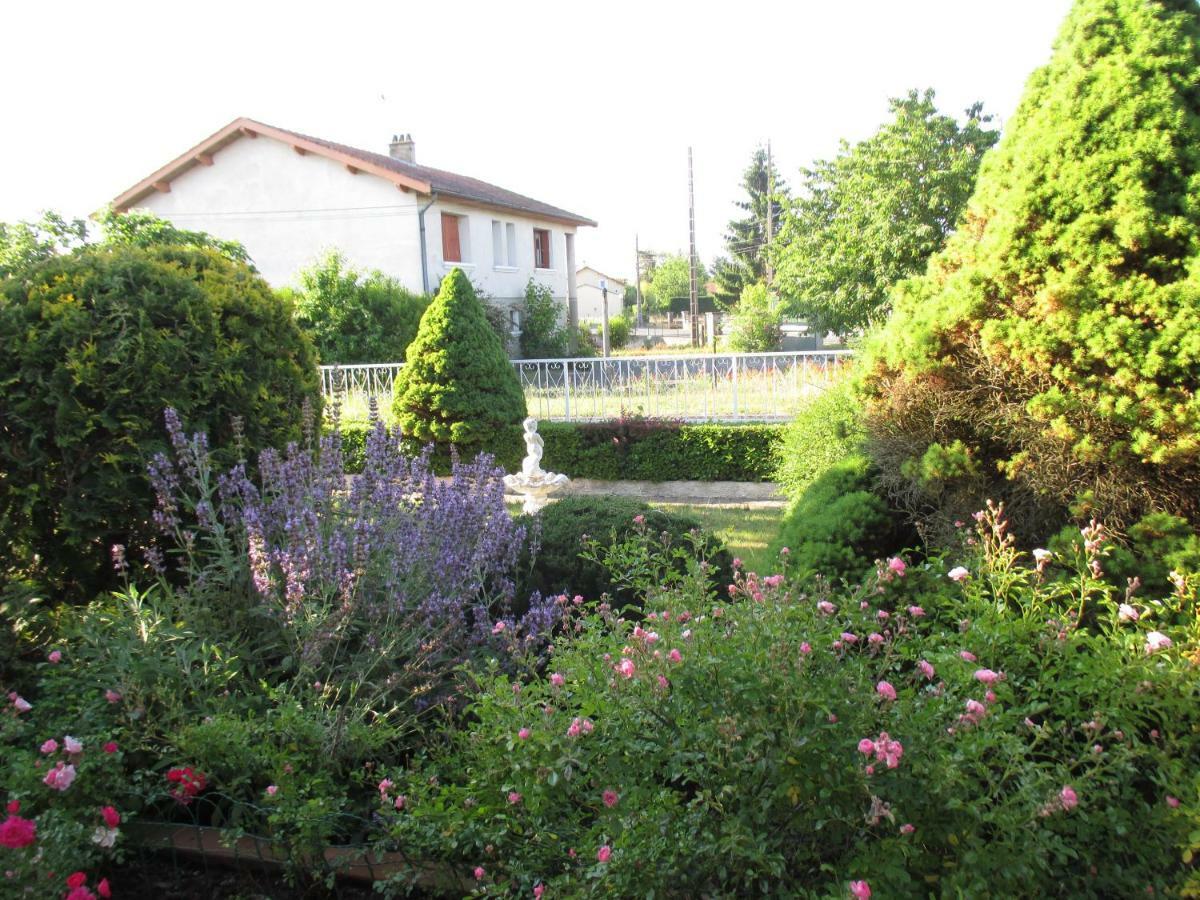 Appartement Les Roses de Rita à Boisset-lès-Montrond Extérieur photo